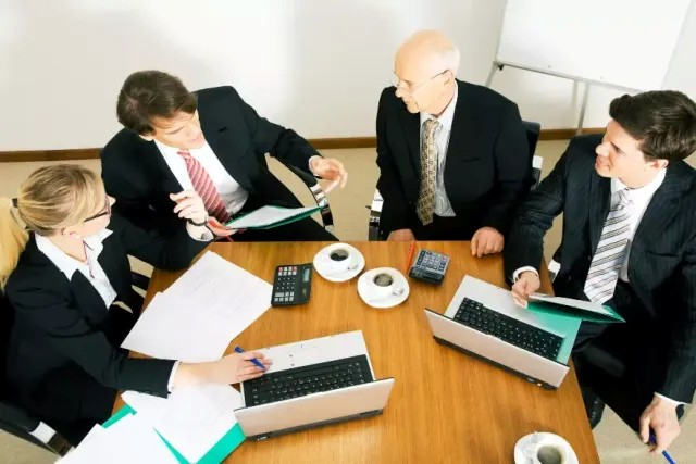 DÉCIMA CUARTA REMUNERACIÓN EN ECUADOR: NATURALEZA JURÍDICA, CÁLCULO Y OBLIGACIONES DEL EMPLEADOR